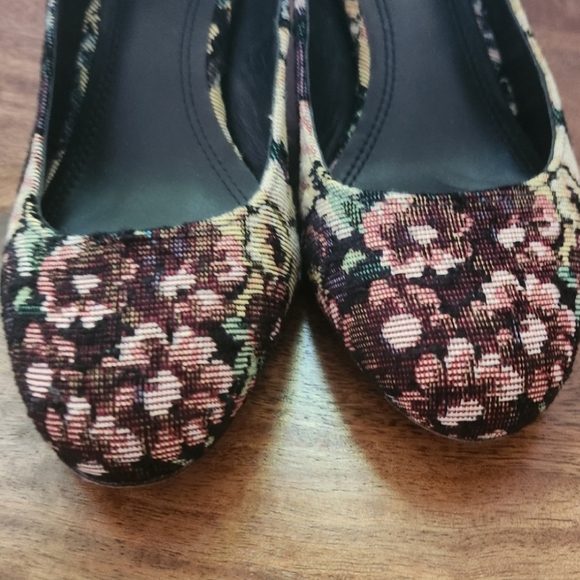 Sandro Paris Floral Tapestry Jaquard "Elise" Low Block Heel Round Toe Pumps - Picture 6 of 10